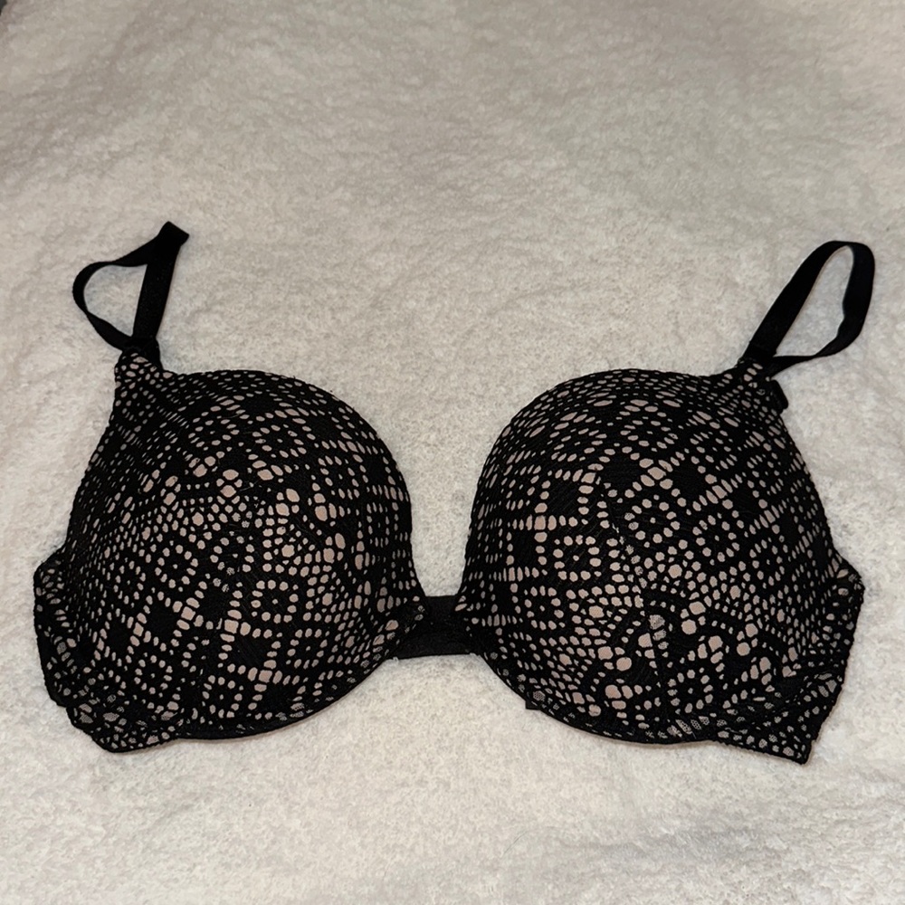 😘Victoria’s Secret push-up bra size 34DD